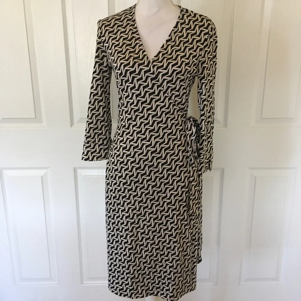 Diane Von Furstenberg Clara silk wrap dress Sz 6